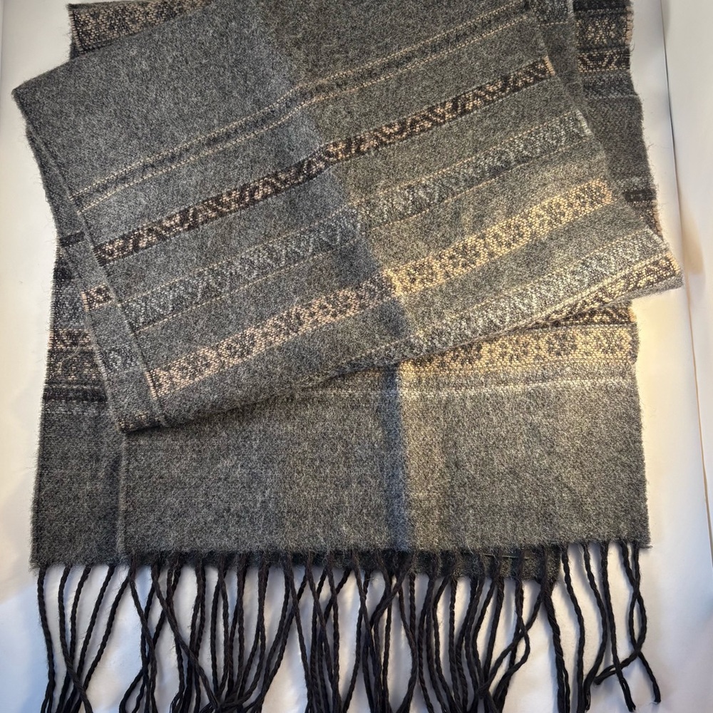 Geoffrey Beene Cashme Men Scarf 100% Acrylic Gray Tan White Fringe 11.5 x 66.5